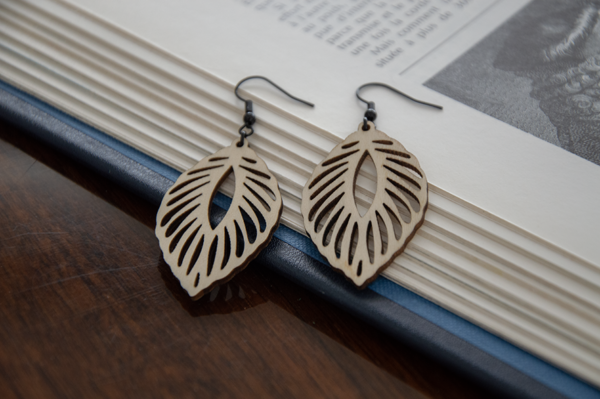 Boucles d'oreilles - Feuille Tropicale – Image 2
