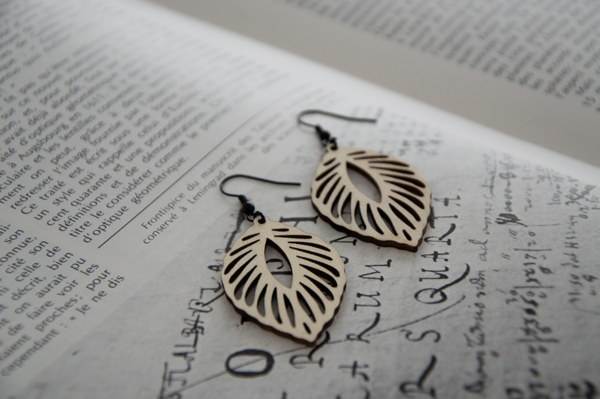 Boucles d'oreilles - Feuille Tropicale – Image 3